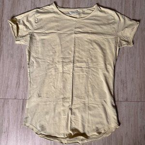 Alphalete Men's Essential Lifestyle Scoop Tee, Yellow, Medium